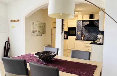 Cambo-les-Bains Apartamento | Apartamento T2 centro ciudad, encanto antiguo, terraza, Wi-Fi, mascota permitida