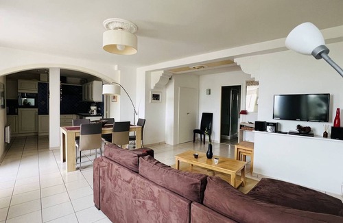 Cambo-les-Bains Apartamento | Apartamento T2 centro ciudad, encanto antiguo, terraza, Wi-Fi, mascota permitida