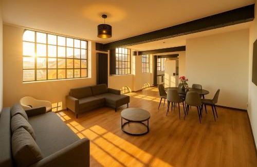RopeWalks Apartamento | City Centre Balcony Apartment for 6 - Steps to Dining, Bars & Train