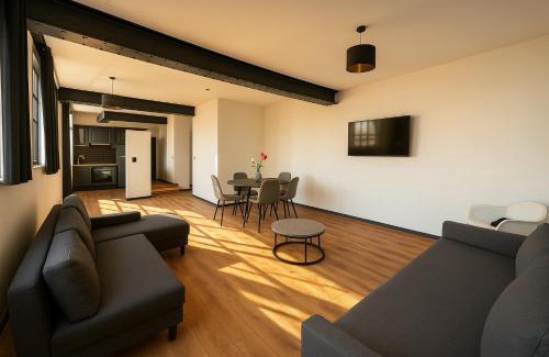 RopeWalks Apartamento | City Centre Balcony Apartment for 6 - Steps to Dining, Bars & Train