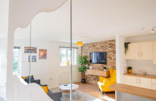 Galway City Centre Apartamento | City Centre Escape with LARGE Terrace, Sleeps 7