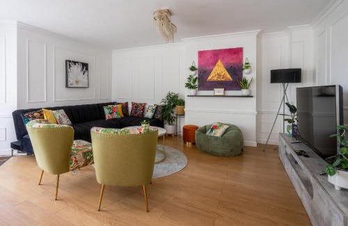 Pleasance Casa | City Centre House - 5 bedrooms - sleeps 9 - parking