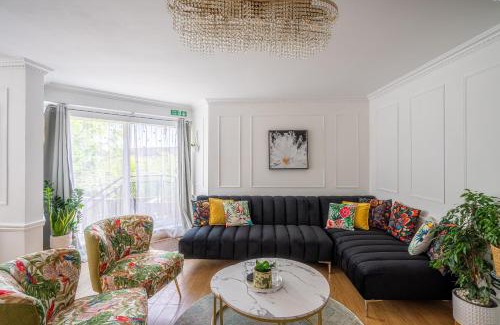 Pleasance Casa | City Centre House - 5 bedrooms - sleeps 9 - parking
