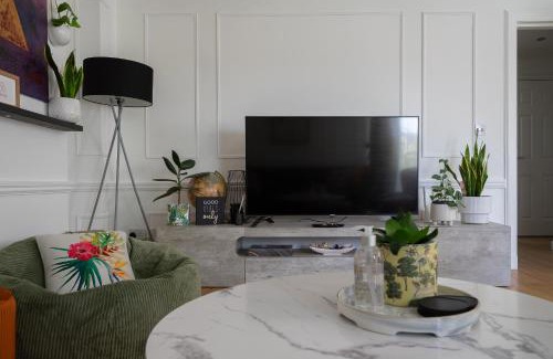 Pleasance Casa | City Centre House - 5 bedrooms - sleeps 9 - parking