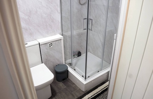 Coventry City Centre Apartamento | City Centre House with EV Parking