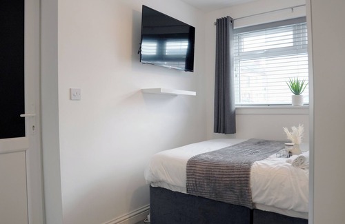 Coventry City Centre Apartamento | City Centre House with EV Parking