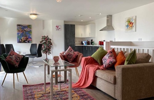 Peterborough Apartamento | City Centre Penthouse with free on-site gated Parking & Cathedral view Terrace