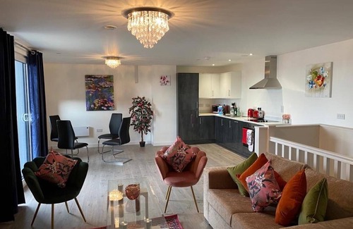 Peterborough Apartamento | City Centre Penthouse with free on-site gated Parking & Cathedral view Terrace