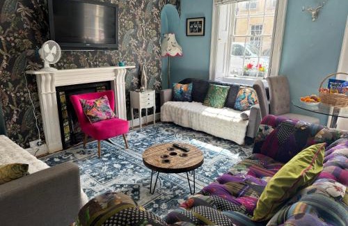 Upper Town Cama Y Desayuno | City Centre - Rivers Street, quiet 2 bed ground floor Georgian garden Apartment