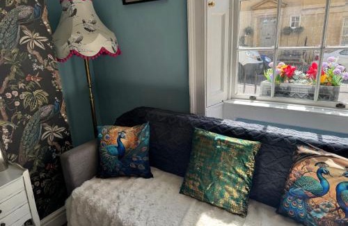 Upper Town Cama Y Desayuno | City Centre - Rivers Street, quiet 2 bed ground floor Georgian garden Apartment