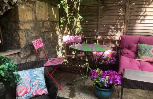 Upper Town Cama Y Desayuno | City Centre - Rivers Street, quiet 2 bed ground floor Georgian garden Apartment