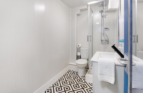 Middlesbrough Apartamento | City Centre Studio 3 with Kitchenette, Free Wifi and Smart TV with Netflix by Yoko Property