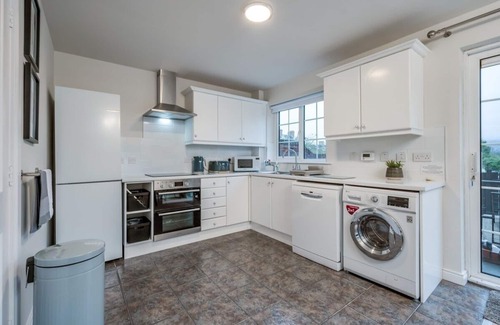 Queens Quarter Casa | 🌟City Centre Townhouse Free Parking Superfast Wifi