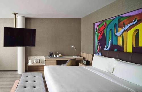 Hipódromo Hotel | City Chic: Stay in Style with On-Site Dining and Fitness Facilities!