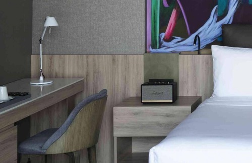 Hipódromo Hotel | City Chic: Stay in Style with On-Site Dining and Fitness Facilities!
