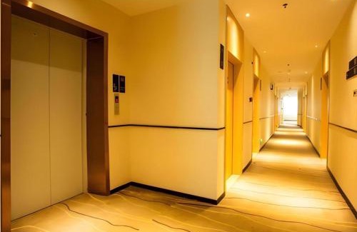 Babu District Hotel | City Comfort Inn Hezhou Avenue