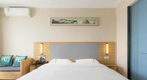 Longhua District Hotel | City Comfort Inn Shenzhen Longhua Bus Station Qinghu Metro Station