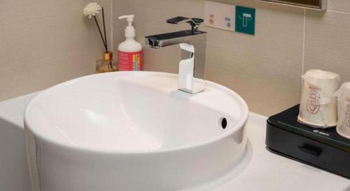 Longhua District Hotel | City Comfort Inn Shenzhen Longhua Bus Station Qinghu Metro Station