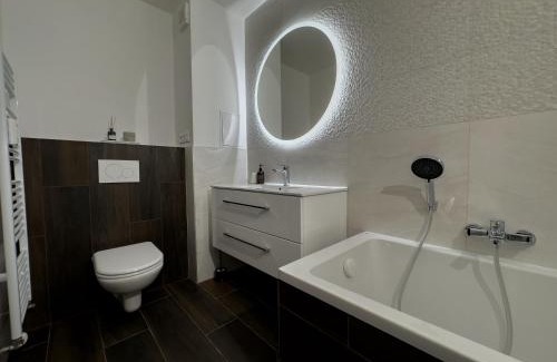 Nove Zamky Apartamento | City Comfort Retreat