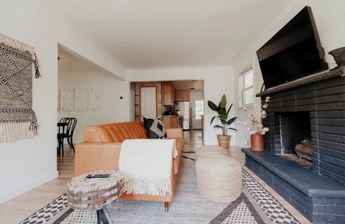 Merriam Park Casa | CITY COTTAGE, CITY COTTAGE GETWAY, FENCE BACKYARD