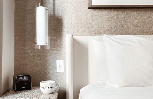 Near North Side Hotel | City Escape! 4 Relaxing Units Minutes to SkyDeck Chicago and Lincoln Park Zoo!