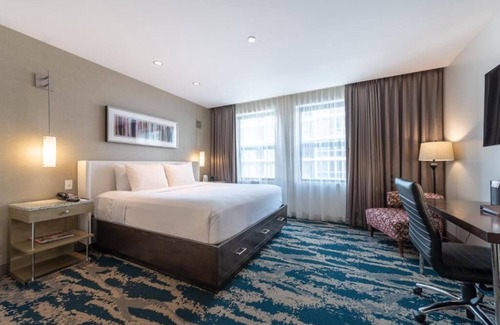 Near North Side Hotel | City Escape! 4 Relaxing Units Minutes to SkyDeck Chicago and Lincoln Park Zoo!