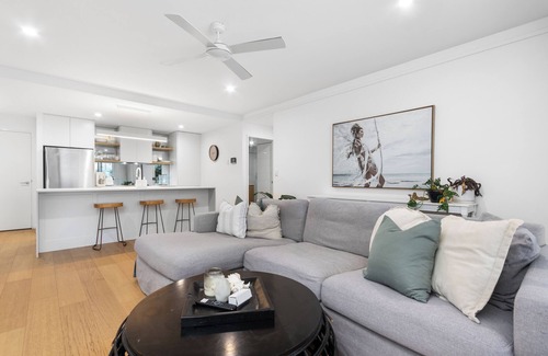 Newcastle Apartamento | City Escape - Newcastle CBD - Spacious Apartment with Beautiful Courtyard