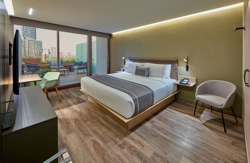 Providencia Hotel | City Express Plus by Marriott Guadalajara Providencia
