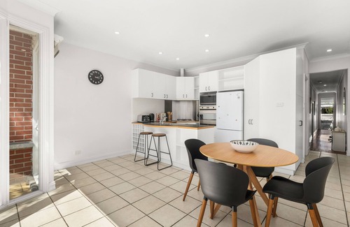 Kensington Casa | City Fringe 2 Bedroom House with Free Parking