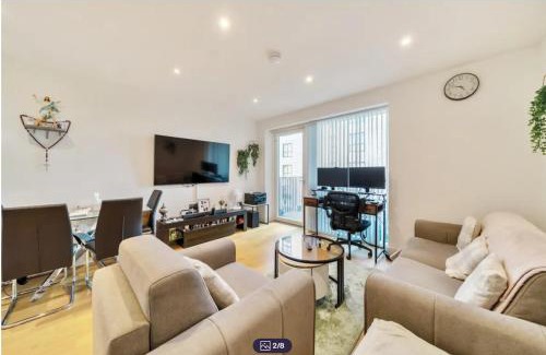 Southall Broadway Apartamento | City Gateway Apartment - Green Quarter Southall Retreat