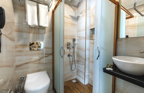 Emin Sinan Hotel | City Hall Hotel