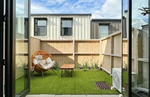 Grey Lynn Casa | City Haven Retreat - Stylish 2BR Townhouse vs AC & Backyard