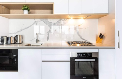 West Melbourne Apartamento | City Lights & Cozy Nights 2BR Retreat with a View