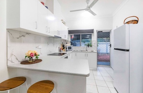 Alawa Apartamento | City Living: Modern ~ OutdoorDining ~ Private Yard