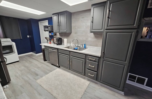South Hills Casa | City Living—sleeps 12 15-20 mins from Acrisure Stadium, PNC Park, Mt Washington
