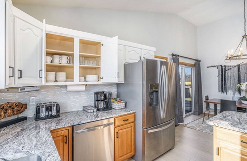 Sioux Falls Casa | City Lodge -Beautiful 10 Person Home Near the Mall