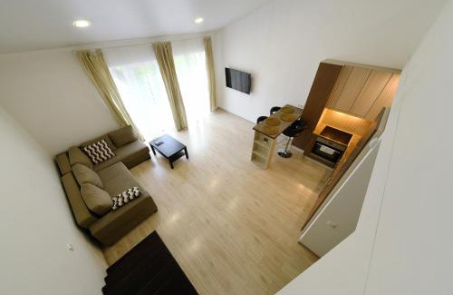 Kaunas Apartamento | City Loft with private parking by Hostlovers