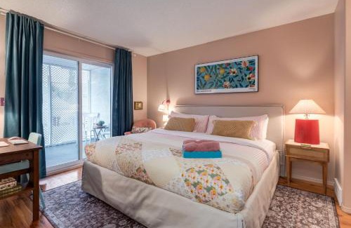 Sunnyside Apartamento | City Nest Steps to Kensington Bow River DT