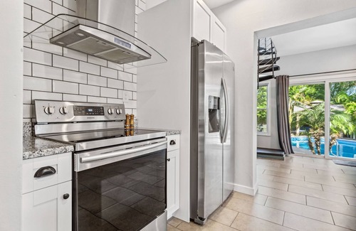 Tampa Heights Casa | City Oasis - Centrally located, family-sized house w/ pool & sun room