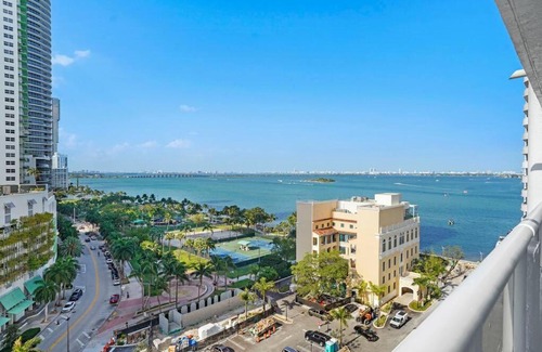 Downtown Miami Apartamento | City of Dreams! Renovated With Water & Park Views