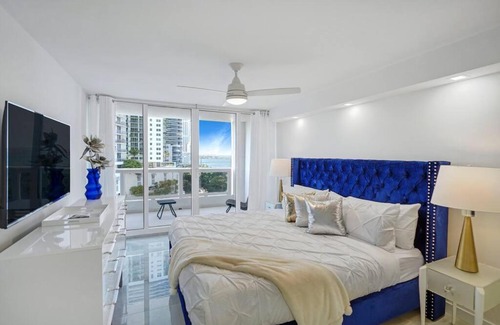 Downtown Miami Apartamento | City of Dreams! Renovated With Water & Park Views