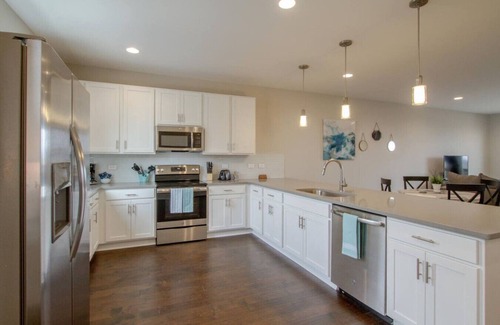 Katie Hill Neighborhood Apartamento | OVERLOOK DE LA CIUDAD ✦ AMENIDADES DE LUJO ✦ WALK 2 TOP GOLF