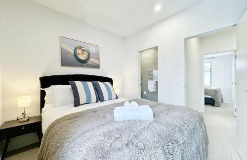 Grey Lynn Casa | City & Ponsonby Center Side 2 BDR Townhouse vs AC