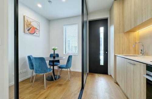 Grey Lynn Casa | City & Ponsonby Center Side 2 BDR Townhouse vs AC
