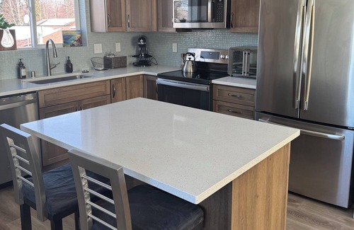 Sand Lake Apartamento | City Retreat, 2 bdrm near Airport