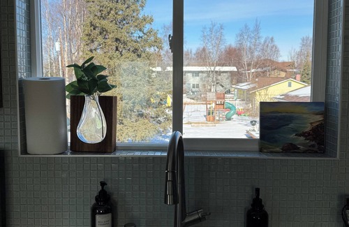 Sand Lake Apartamento | City Retreat, 2 bdrm near Airport