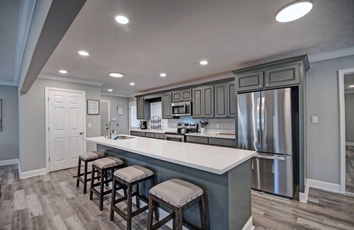 Clinton Casa | City Retreat Near the Lake, Great for Fishing