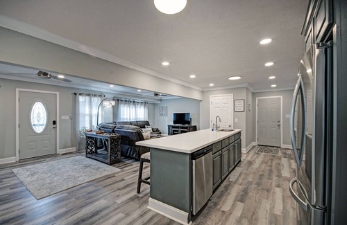 Clinton Casa | City Retreat Near the Lake, Great for Fishing