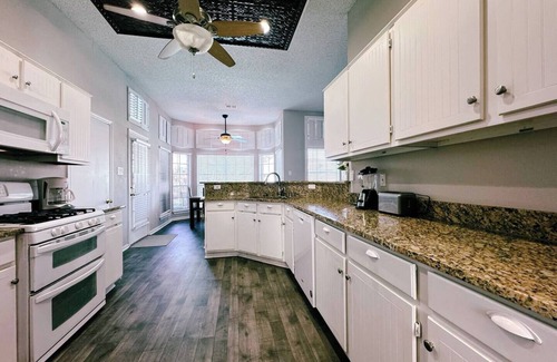 Flower Mound Casa | City Retreat w/Pool & Near Lake