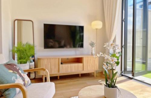 Grey Lynn Casa | City Serenity 2BR Townhouse vs AC Backyard & Parking